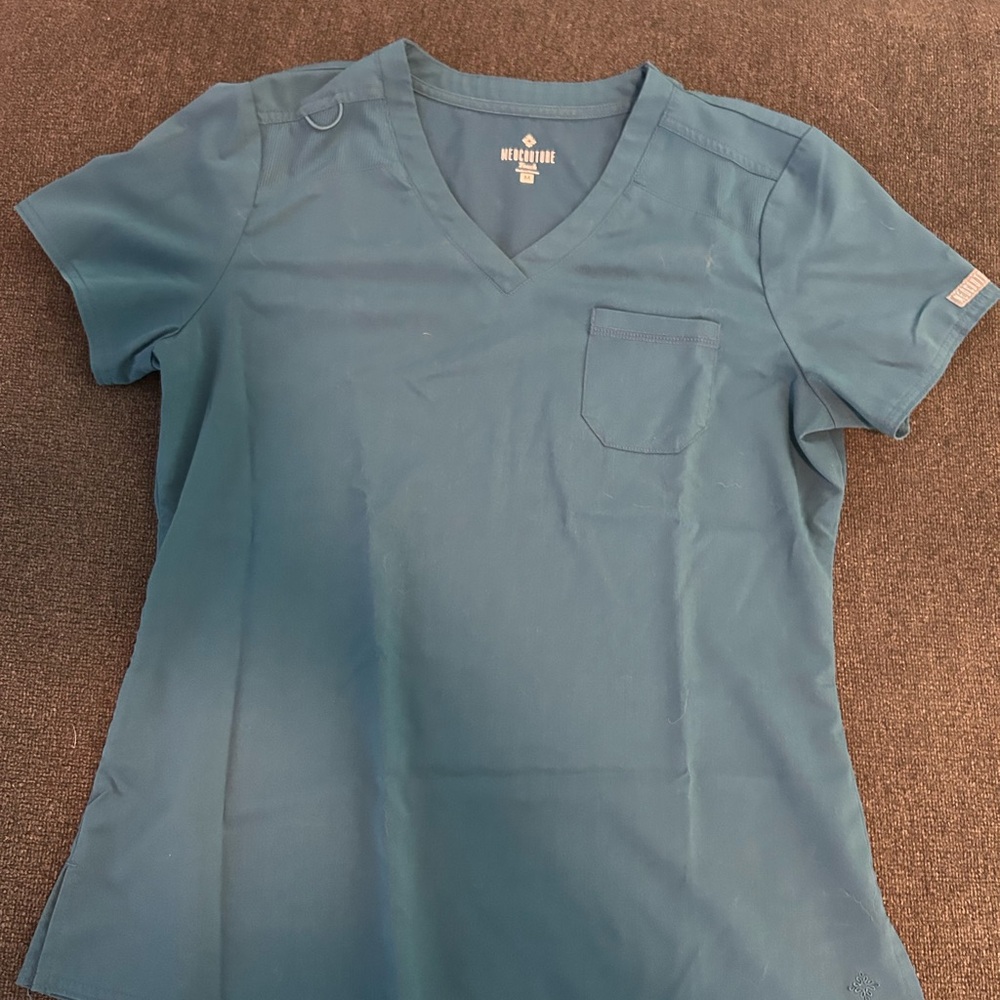 Med Couture Women's Teal Short Sleeve V-Neck Top